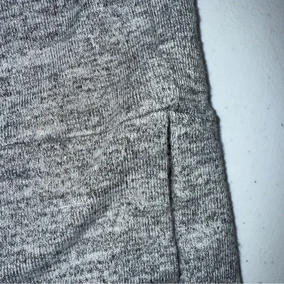 Gap Women Long Sleeve Crew Neck T-Shirt  Sweater Gray & White Sz Med - Picture 3 of 9